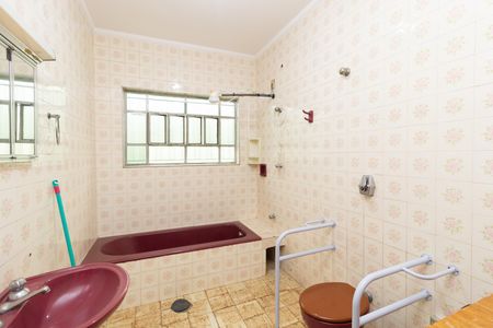 Casa à venda com 300m², 2 quartos e 4 vagas Casa à venda com 300m², 2 quartos e 4 vagasBanheiro 1