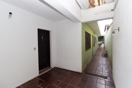 Casa à venda com 300m², 2 quartos e 4 vagas Casa à venda com 300m², 2 quartos e 4 vagasCorredor