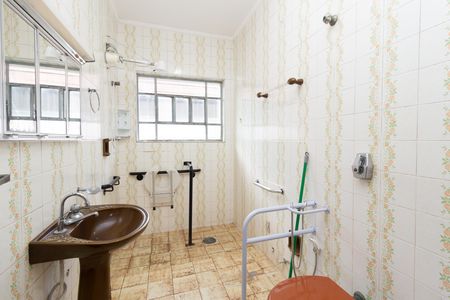 Casa à venda com 300m², 2 quartos e 4 vagas Casa à venda com 300m², 2 quartos e 4 vagasBanheiro 2