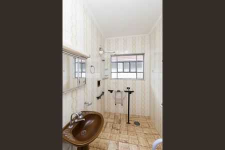 Casa à venda com 300m², 2 quartos e 4 vagas Casa à venda com 300m², 2 quartos e 4 vagasBanheiro 2