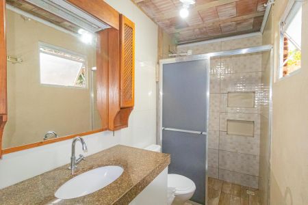 Banheiro de casa à venda com 2 quartos, 108m² em Harmonia, Canoas
