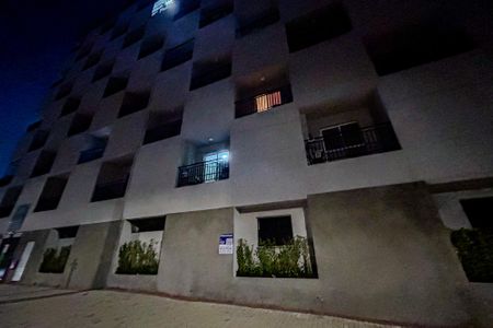 Fachada com Plaquinha de apartamento para alugar com 1 quarto, 25m² em Vila Carrão, São Paulo