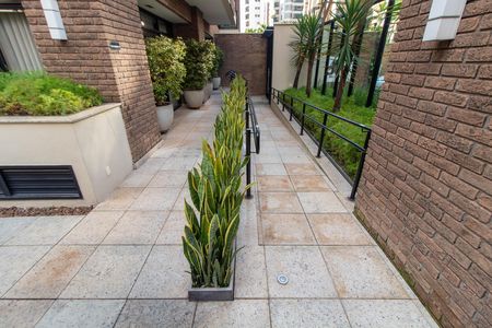 Apartamento à venda com 40m², 1 quarto e 1 vaga Apartamento à venda com 40m², 1 quarto e 1 vagaÁREA COMUM - RAMPA DE ACESSO
