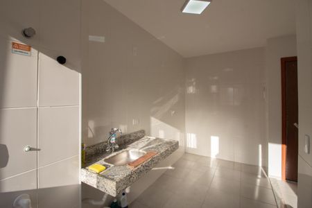 Apartamento para alugar com 50m², 2 quartos e 1 vaga Apartamento para alugar com 50m², 2 quartos e 1 vagaCozinha e Área de Serviço