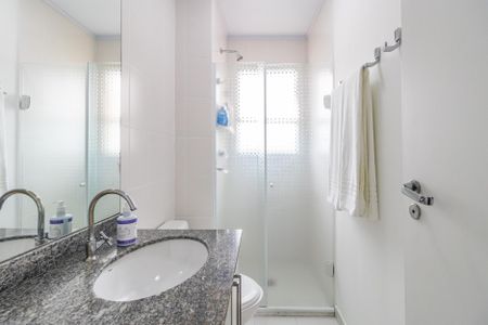 Apartamento à venda com 76m², 2 quartos e 1 vaga Apartamento à venda com 76m², 2 quartos e 1 vagaBanheiro da Suíte