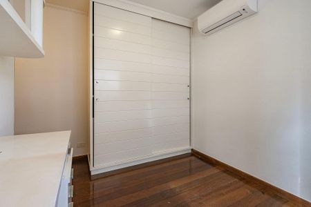 Apartamento à venda com 130m², 3 quartos e 3 vagas Apartamento à venda com 130m², 3 quartos e 3 vagasSuíte 2