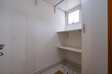 Apartamento à venda com 130m², 3 quartos e 3 vagas Apartamento à venda com 130m², 3 quartos e 3 vagasÁrea de Serviço - Quarto