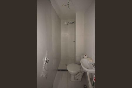 Banheiro de apartamento para alugar com 2 quartos, 32m² em Parque São Lourenço, São Paulo