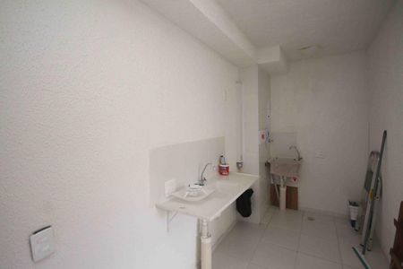 Cozinha de apartamento para alugar com 2 quartos, 32m² em Parque São Lourenço, São Paulo