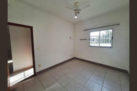 Casa de condomínio à venda com 225m², 5 quartos e 1 vaga Casa de condomínio à venda com 225m², 5 quartos e 1 vaga Suíte