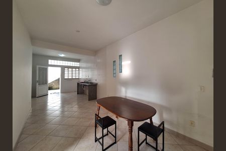 Casa de condomínio à venda com 225m², 5 quartos e 1 vaga Casa de condomínio à venda com 225m², 5 quartos e 1 vagaCozinha e Área de Serviço
