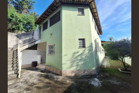 Casa de condomínio à venda com 225m², 5 quartos e 1 vaga Casa de condomínio à venda com 225m², 5 quartos e 1 vagaÁrea externa