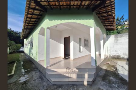 Casa de condomínio à venda com 225m², 5 quartos e 1 vaga Casa de condomínio à venda com 225m², 5 quartos e 1 vagaÁrea externa