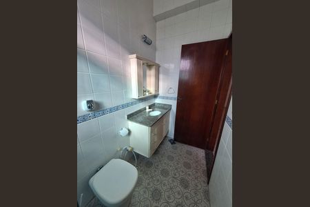 Casa de condomínio à venda com 225m², 5 quartos e 1 vaga Casa de condomínio à venda com 225m², 5 quartos e 1 vagaBanheiro Social