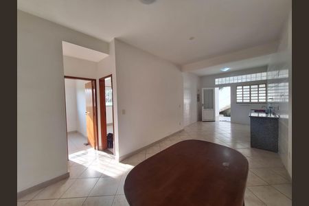 Casa de condomínio à venda com 225m², 5 quartos e 1 vaga Casa de condomínio à venda com 225m², 5 quartos e 1 vagaCozinha e Área de Serviço