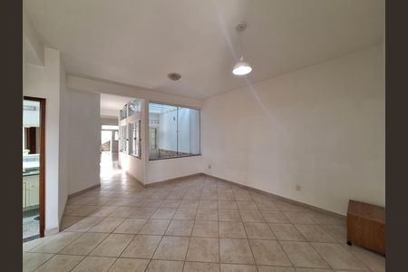 Sala de casa de condomínio à venda com 5 quartos, 225m² em São Lourenço, Niterói
