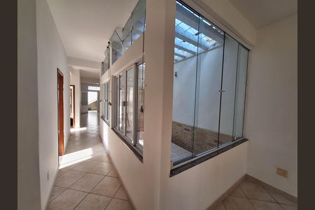 Casa de condomínio à venda com 225m², 5 quartos e 1 vaga Casa de condomínio à venda com 225m², 5 quartos e 1 vagaSala