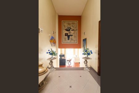 Casa à venda com 924m², 5 quartos e 10 vagas Casa à venda com 924m², 5 quartos e 10 vagasHall de entrada