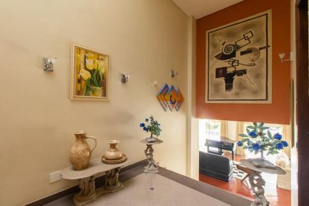 Casa à venda com 924m², 5 quartos e 10 vagas Casa à venda com 924m², 5 quartos e 10 vagasHall de entrada