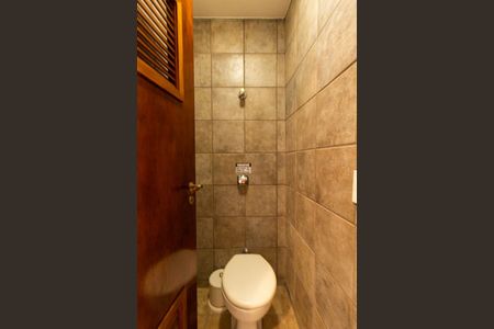 Casa à venda com 924m², 5 quartos e 10 vagas Casa à venda com 924m², 5 quartos e 10 vagasBanheiro social