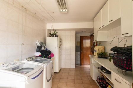 Casa à venda com 924m², 5 quartos e 10 vagas Casa à venda com 924m², 5 quartos e 10 vagasÁrea de Serviço