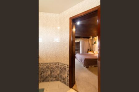 Casa à venda com 924m², 5 quartos e 10 vagas Casa à venda com 924m², 5 quartos e 10 vagasBanheiro da suíte 4