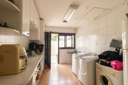 Casa à venda com 924m², 5 quartos e 10 vagas Casa à venda com 924m², 5 quartos e 10 vagasÁrea de Serviço