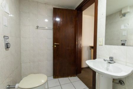 Casa à venda com 924m², 5 quartos e 10 vagas Casa à venda com 924m², 5 quartos e 10 vagasBanheiro de serviço