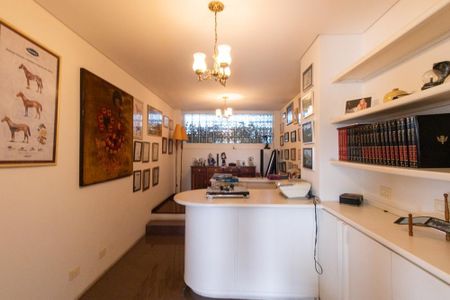 Casa à venda com 924m², 5 quartos e 10 vagas Casa à venda com 924m², 5 quartos e 10 vagasEscritório