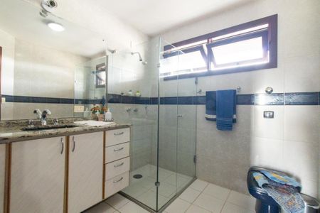Casa à venda com 924m², 5 quartos e 10 vagas Casa à venda com 924m², 5 quartos e 10 vagasBanheiro da suíte 3