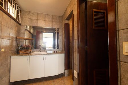 Casa à venda com 924m², 5 quartos e 10 vagas Casa à venda com 924m², 5 quartos e 10 vagasBanheiro social