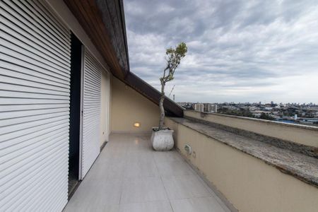 Casa à venda com 924m², 5 quartos e 10 vagas Casa à venda com 924m², 5 quartos e 10 vagasVaranda