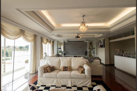 Casa à venda com 924m², 5 quartos e 10 vagas Casa à venda com 924m², 5 quartos e 10 vagasSala