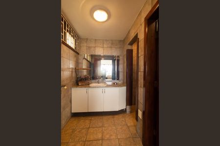 Casa à venda com 924m², 5 quartos e 10 vagas Casa à venda com 924m², 5 quartos e 10 vagasBanheiro social