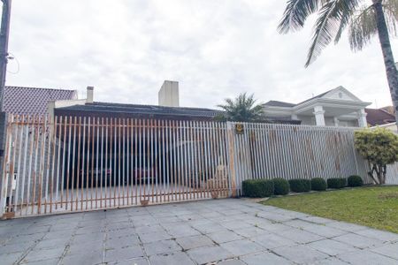 Fachada de casa à venda com 5 quartos, 924m² em Guabirotuba, Curitiba