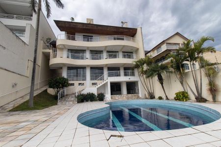 Casa à venda com 924m², 5 quartos e 10 vagas Casa à venda com 924m², 5 quartos e 10 vagasPiscina