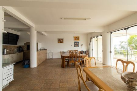 Casa à venda com 924m², 5 quartos e 10 vagas Casa à venda com 924m², 5 quartos e 10 vagasEspaço Gourmet