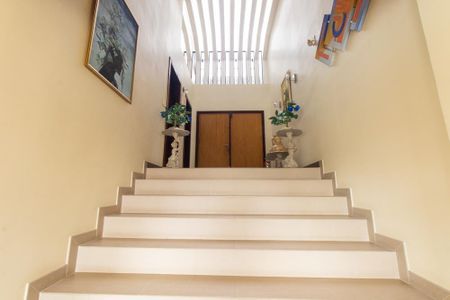 Casa à venda com 924m², 5 quartos e 10 vagas Casa à venda com 924m², 5 quartos e 10 vagasHall de entrada
