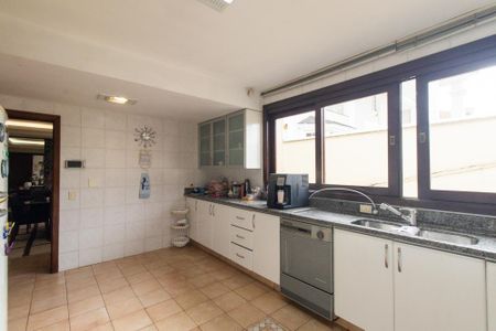 Casa à venda com 924m², 5 quartos e 10 vagas Casa à venda com 924m², 5 quartos e 10 vagasCozinha