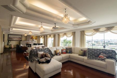 Casa à venda com 924m², 5 quartos e 10 vagas Casa à venda com 924m², 5 quartos e 10 vagasSala