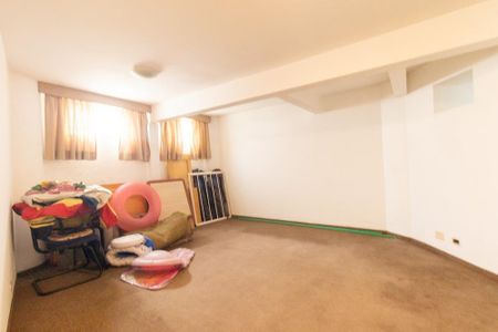 Casa à venda com 924m², 5 quartos e 10 vagas Casa à venda com 924m², 5 quartos e 10 vagasQuarto de serviço