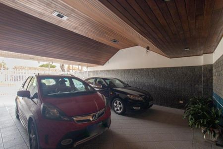 Casa à venda com 924m², 5 quartos e 10 vagas Casa à venda com 924m², 5 quartos e 10 vagasGaragem