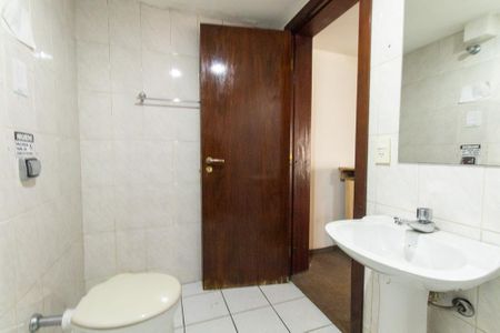 Casa à venda com 924m², 5 quartos e 10 vagas Casa à venda com 924m², 5 quartos e 10 vagasBanheiro de serviço