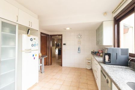Casa à venda com 924m², 5 quartos e 10 vagas Casa à venda com 924m², 5 quartos e 10 vagasCozinha