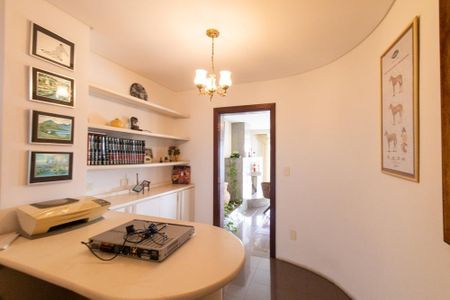 Casa à venda com 924m², 5 quartos e 10 vagas Casa à venda com 924m², 5 quartos e 10 vagasEscritório