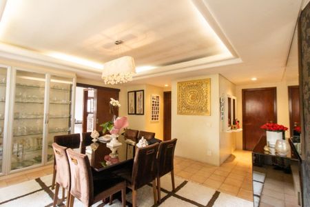 Casa à venda com 924m², 5 quartos e 10 vagas Casa à venda com 924m², 5 quartos e 10 vagasCopa