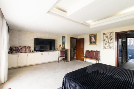 Casa à venda com 924m², 5 quartos e 10 vagas Casa à venda com 924m², 5 quartos e 10 vagasSuíte