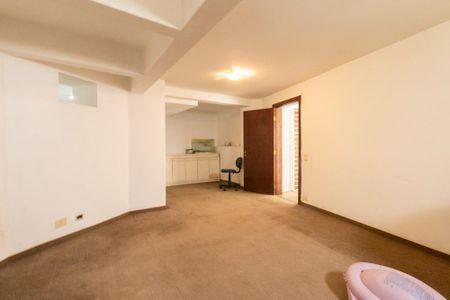 Casa à venda com 924m², 5 quartos e 10 vagas Casa à venda com 924m², 5 quartos e 10 vagasQuarto de serviço