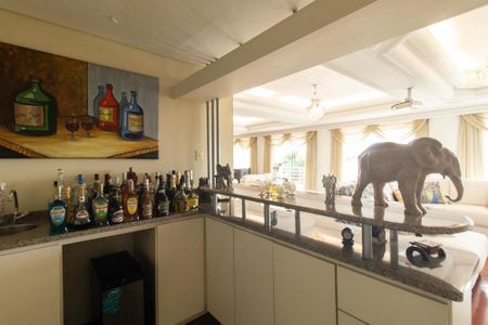Casa à venda com 924m², 5 quartos e 10 vagas Casa à venda com 924m², 5 quartos e 10 vagasÁrea comum
