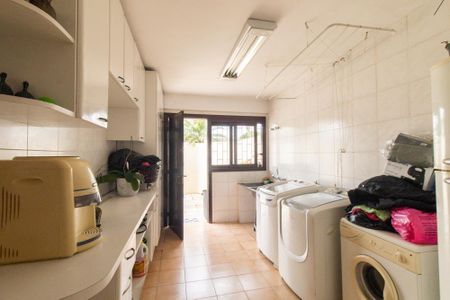 Casa à venda com 924m², 5 quartos e 10 vagas Casa à venda com 924m², 5 quartos e 10 vagasÁrea de Serviço